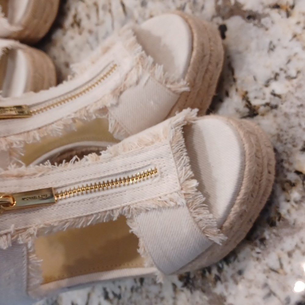 NEW Michael Kors Women's Berkley Wedge Sandals Cream Color Fringed Denim SZ 10 - Picture 10 of 16